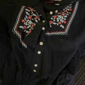 Embroidered vintage Levi’s blouse